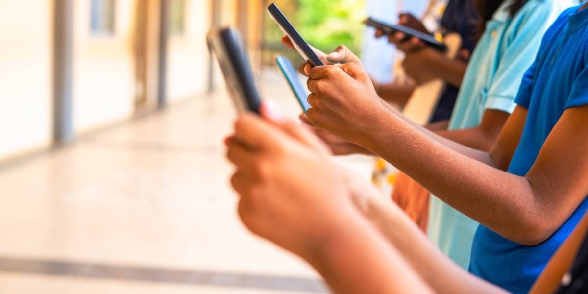 social-media-kids-generic-1395154390